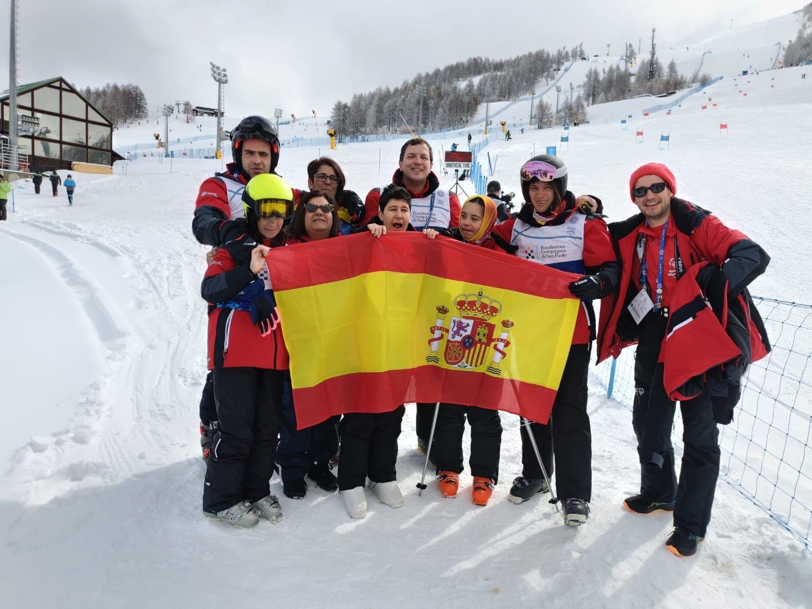 la-escuela-de-esqui-adaptado-regresa-de-los-juegos-de-invierno-special-olympics-turin-2025-con-grandes-logros